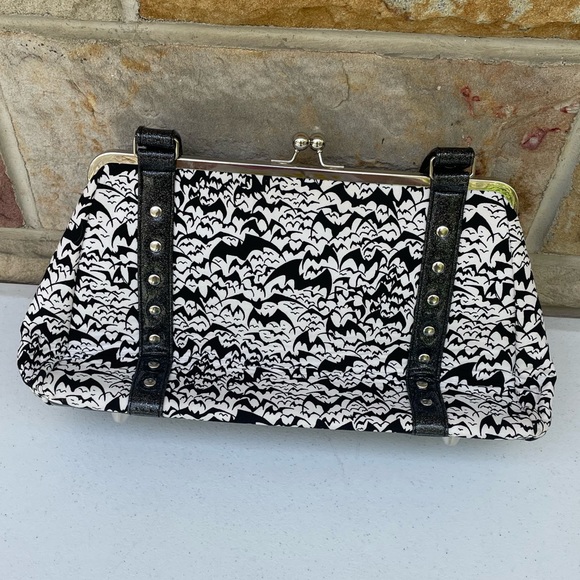 Rare Hold Fast Bat Shoulder Bag Purse Kiss Lock Paisley Halloween - Picture 2 of 15